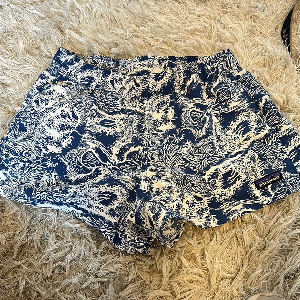 Patagonia Women's Shorts - Navy and Cream Pattern